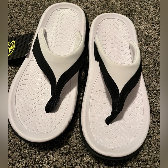 Athletic Works flip flops - Picture 1 of 4